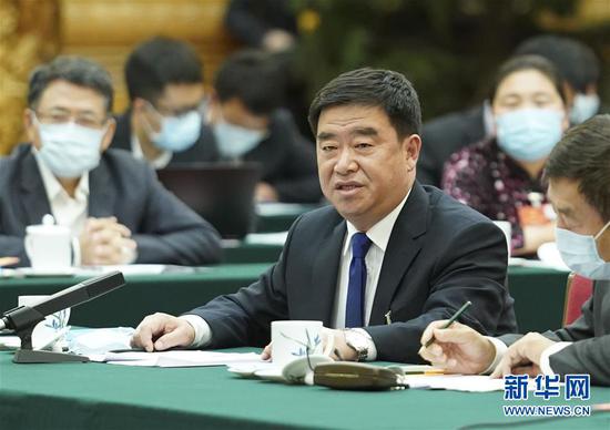 5月22日，全國人大代表薛志國參加內(nèi)蒙古代表團(tuán)的審議并發(fā)言。新華社記者 黃敬文 攝