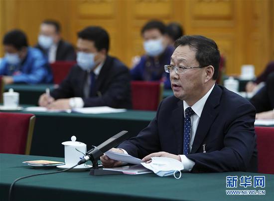 5月22日，全國人大代表霍照良參加內(nèi)蒙古代表團(tuán)的審議并發(fā)言。新華社記者 謝環(huán)馳 攝