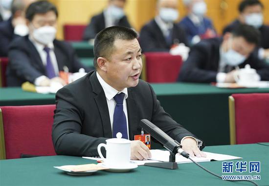  5月24日，全國人大代表張文喜參加湖北代表團(tuán)的審議并發(fā)言。新華社記者 黃敬文 攝